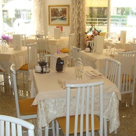 Hotel Villa Luisa Lignano Sabbiadoro Kültér fotó