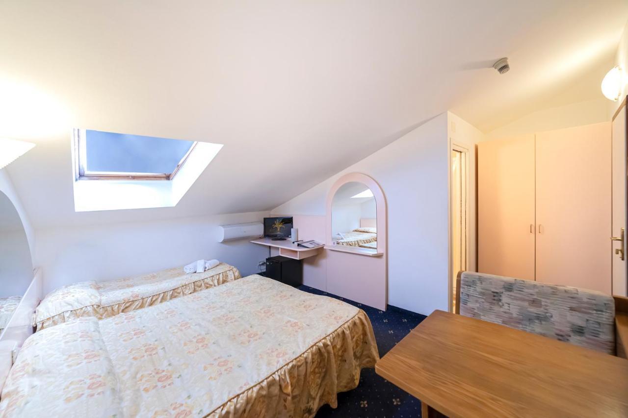 Hotel Villa Luisa Lignano Sabbiadoro Kültér fotó