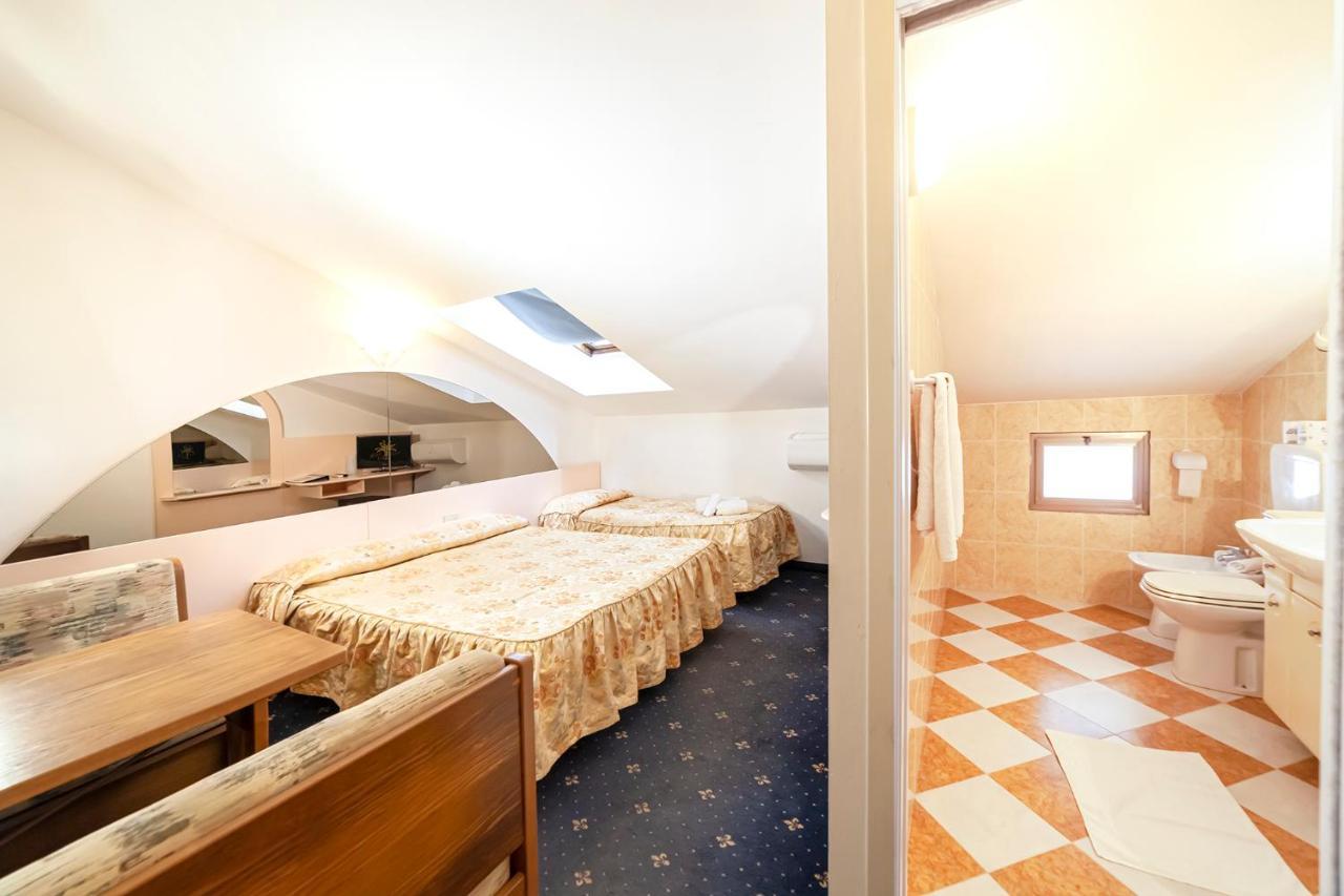 Hotel Villa Luisa Lignano Sabbiadoro Kültér fotó