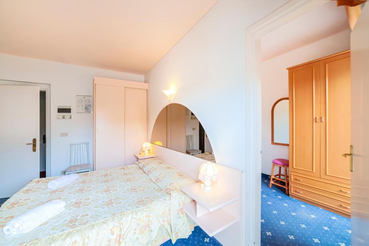 Hotel Villa Luisa Lignano Sabbiadoro Kültér fotó