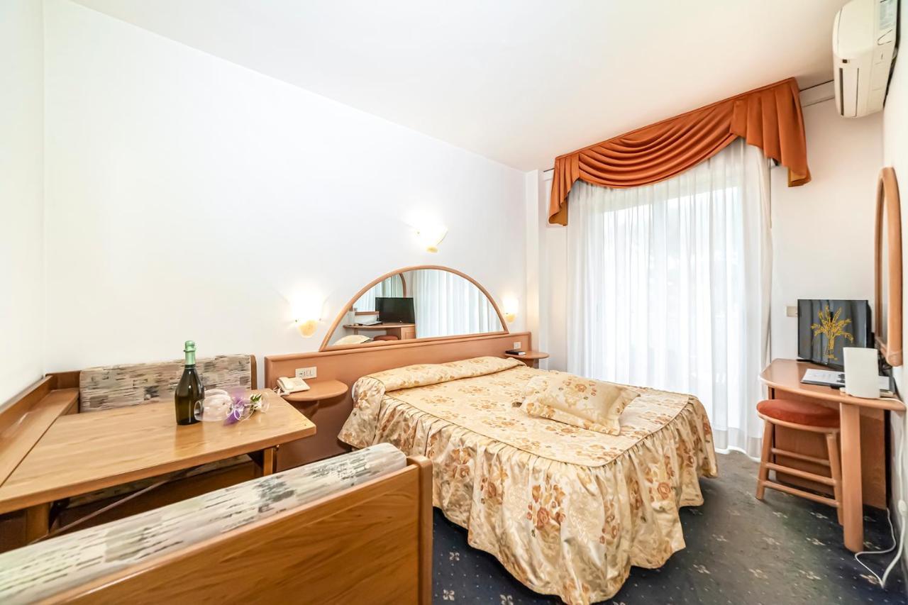 Hotel Villa Luisa Lignano Sabbiadoro Kültér fotó