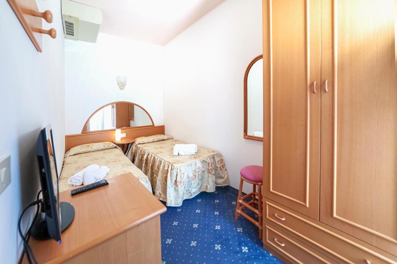 Hotel Villa Luisa Lignano Sabbiadoro Kültér fotó