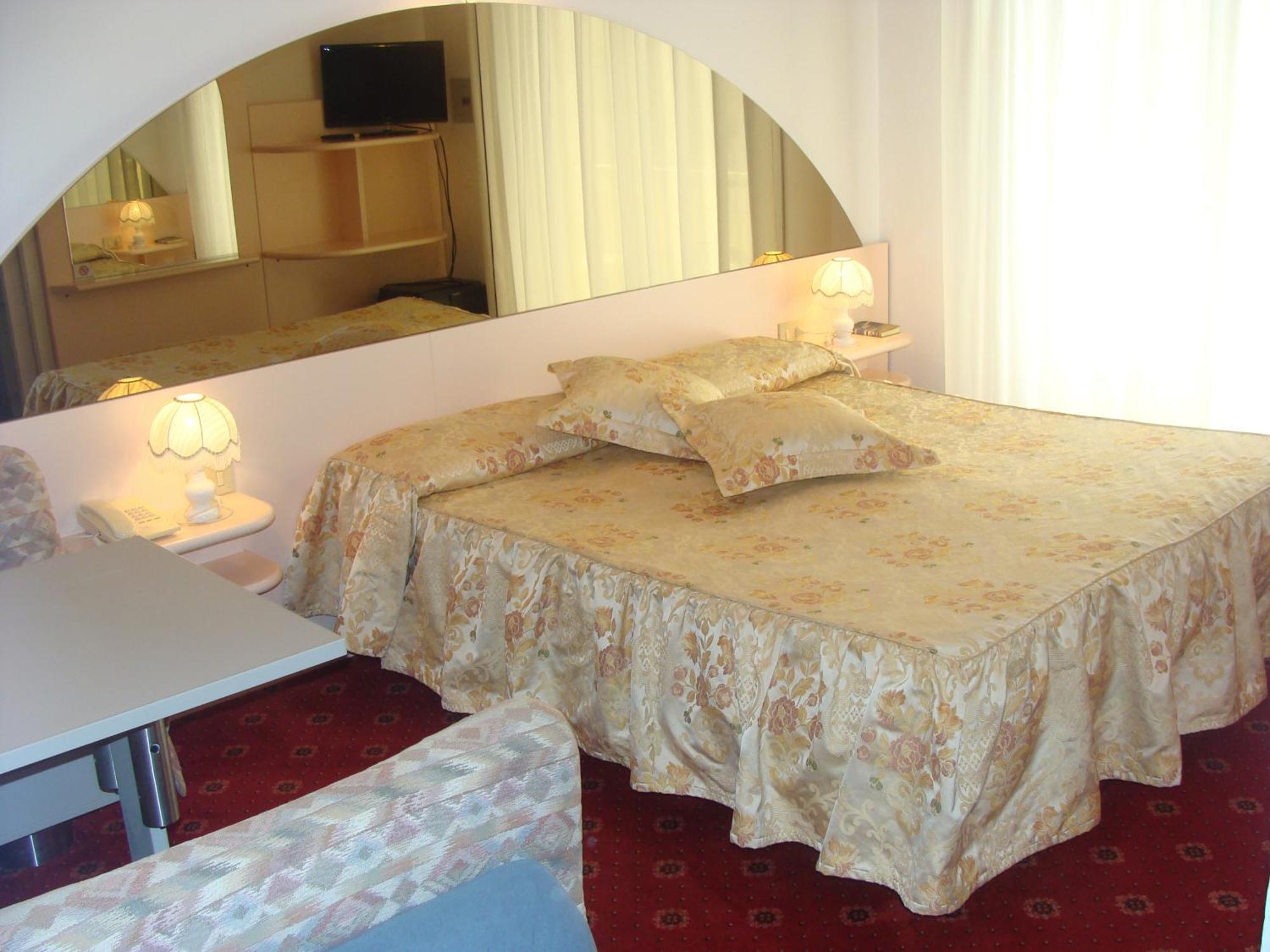 Hotel Villa Luisa Lignano Sabbiadoro Kültér fotó