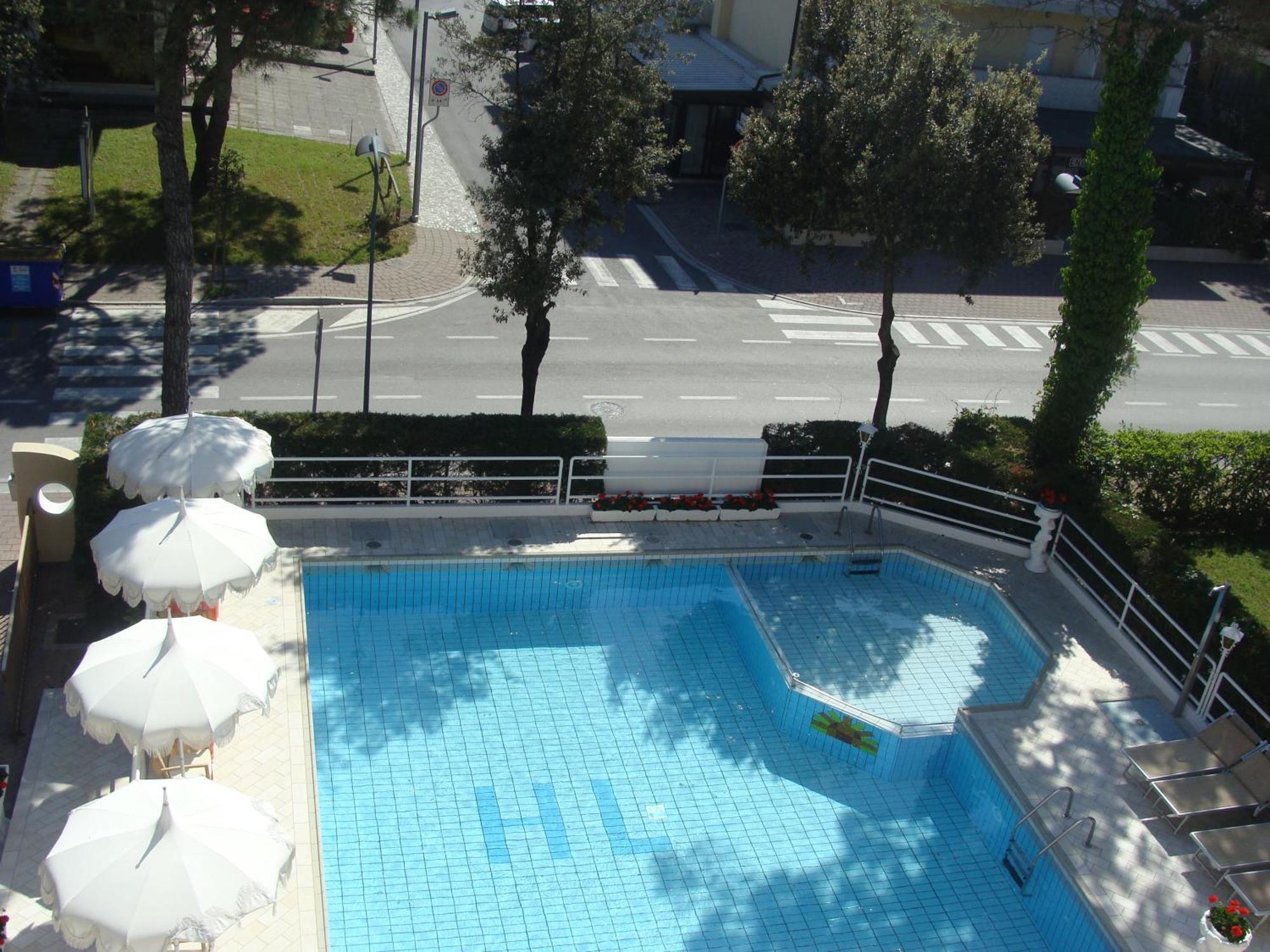 Hotel Villa Luisa Lignano Sabbiadoro Kültér fotó