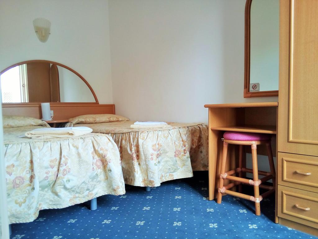 Hotel Villa Luisa Lignano Sabbiadoro Kültér fotó