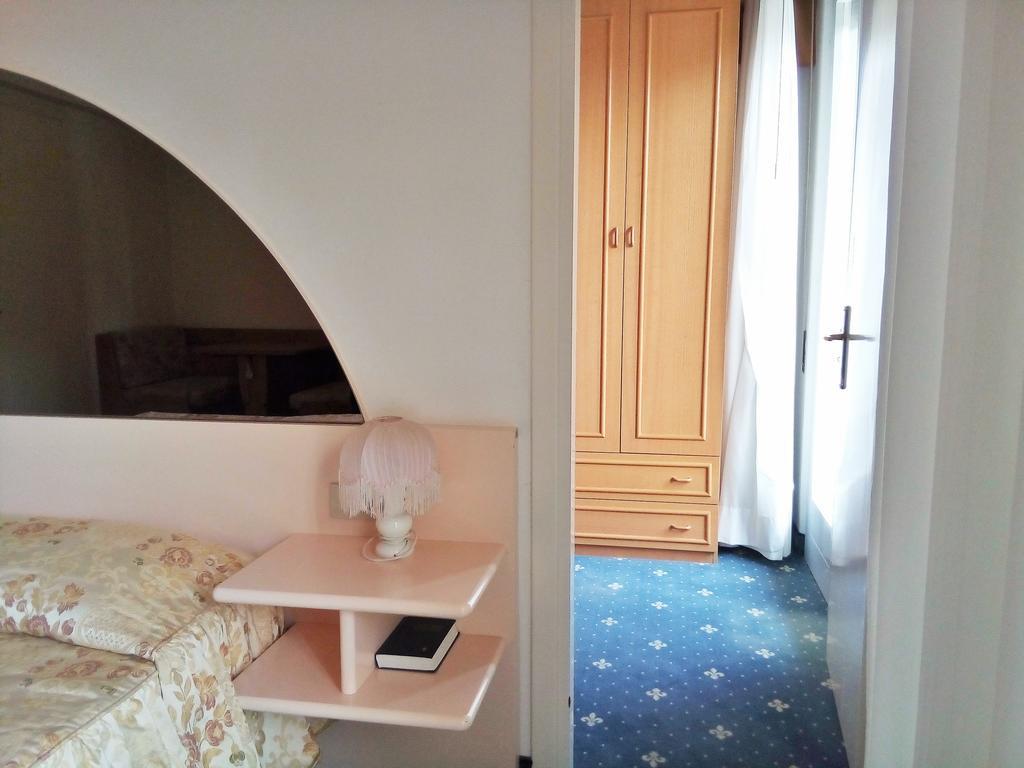 Hotel Villa Luisa Lignano Sabbiadoro Kültér fotó