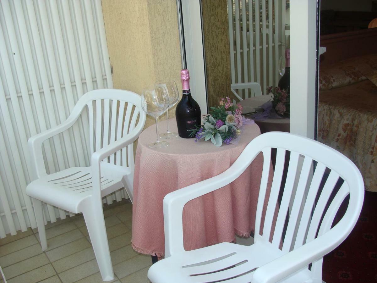 Hotel Villa Luisa Lignano Sabbiadoro Kültér fotó